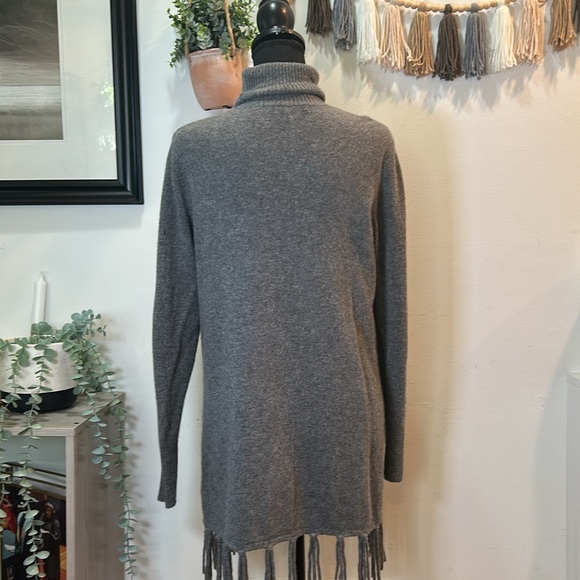 Neiman Marcus Gray Turtleneck Sweater - Picture 9 of 10